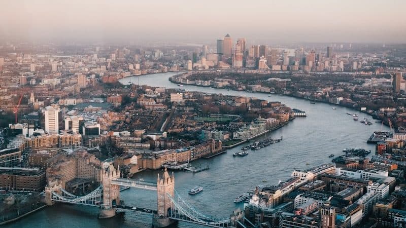 How to Get From London Heathrow to Central London: All 7 Options Ranked